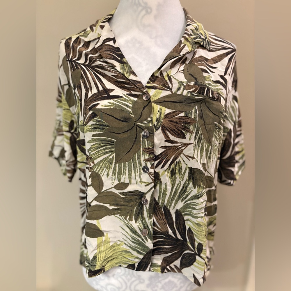 Chicos Tropical Leaf Print Button-Up Blouse